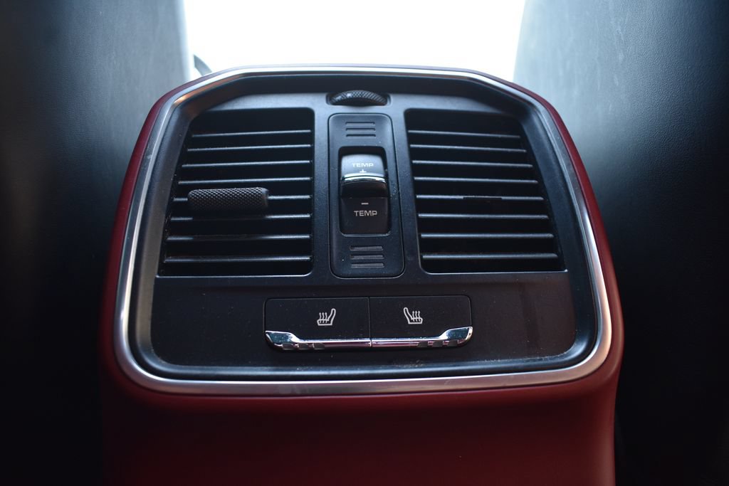 Used 2024 Porsche Macan Turbo AWD/4WD image 31