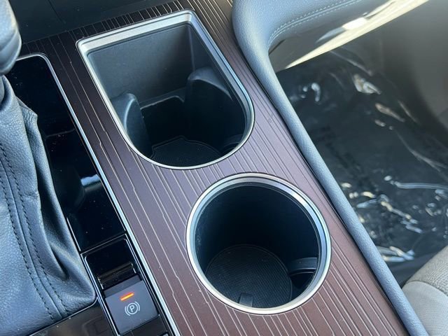 Certified 2024 Toyota Sienna LE image 30