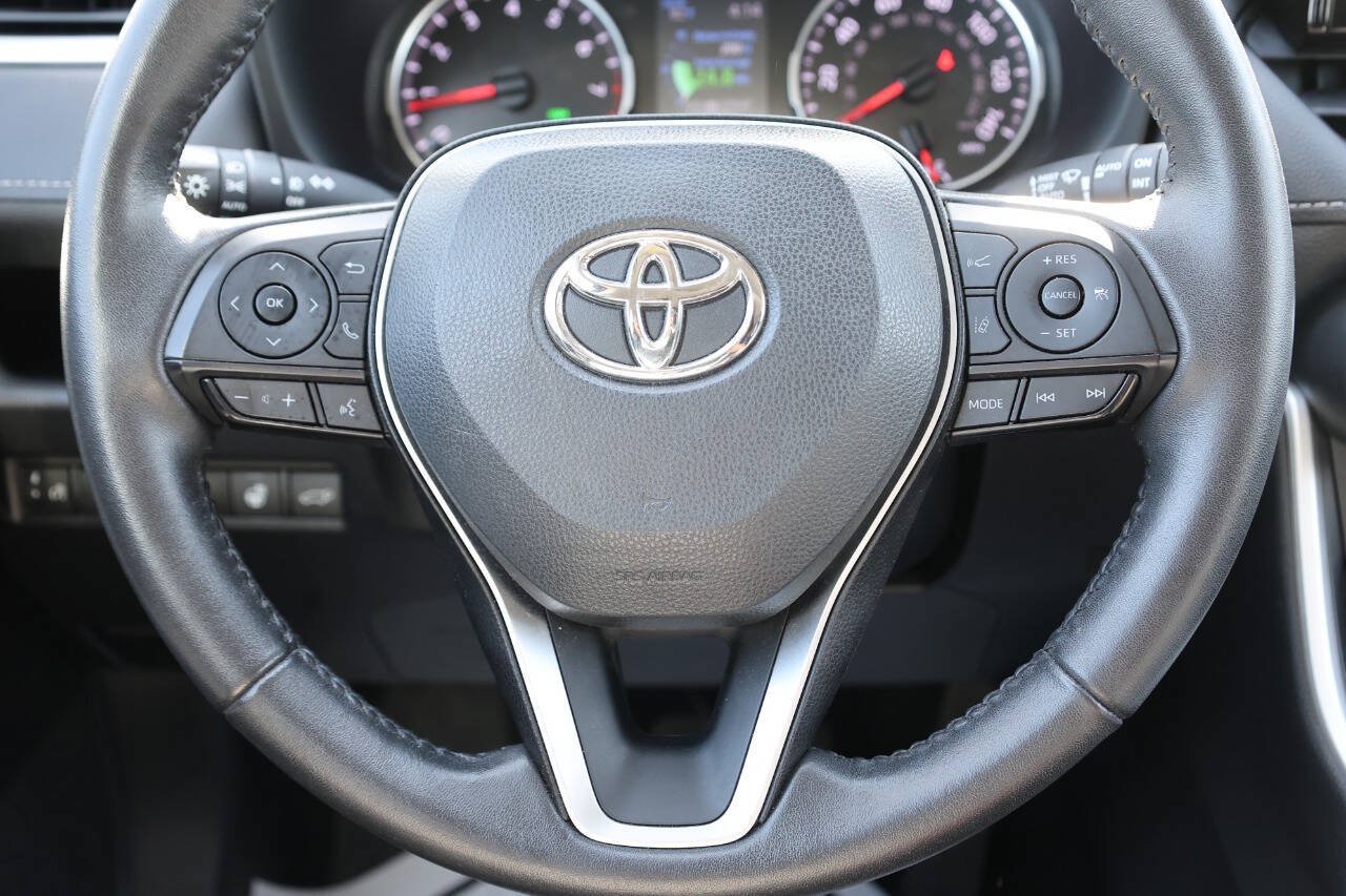 Used 2022 Toyota RAV4 XLE Premium AWD/4WD image 18