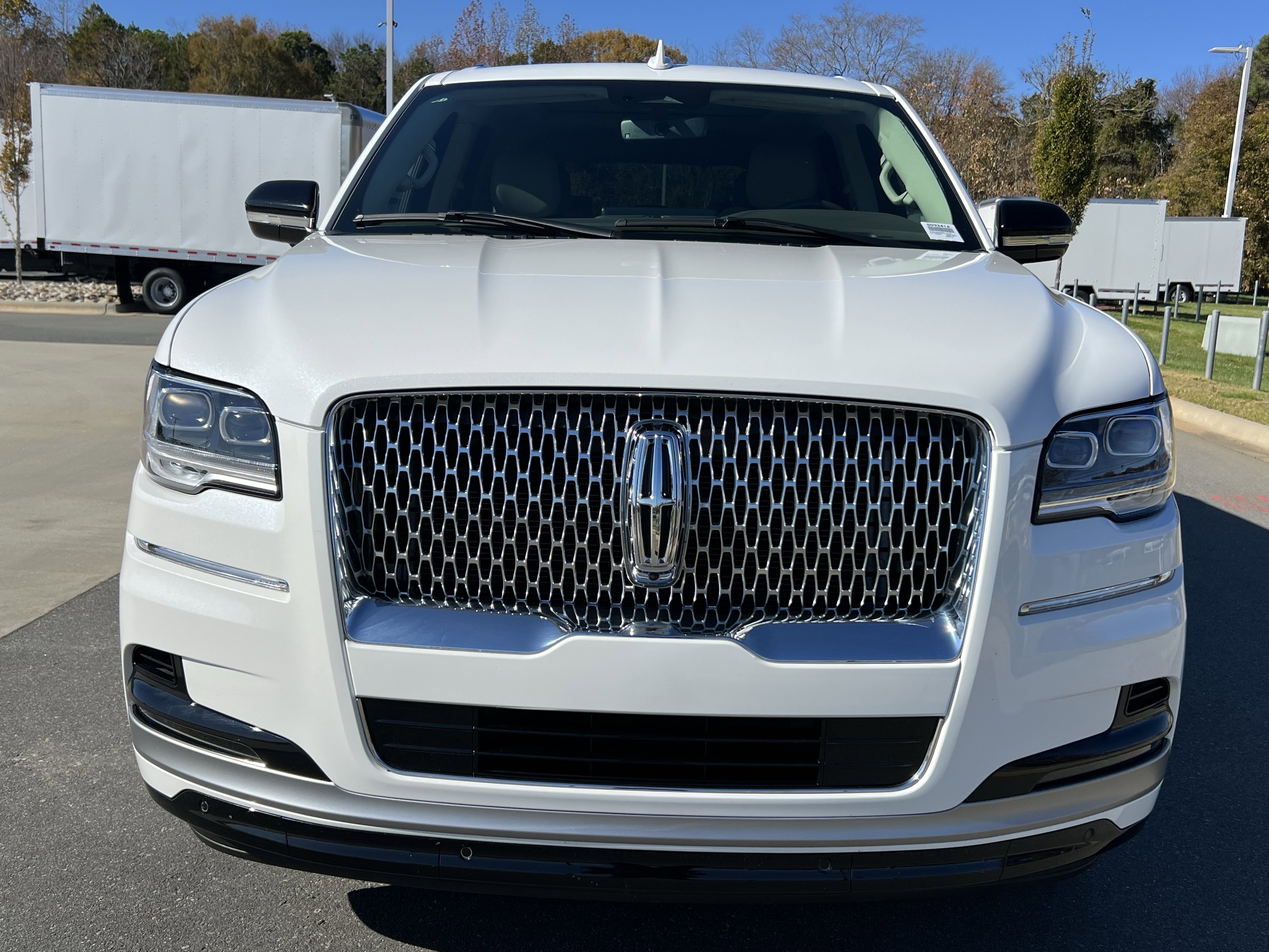 Used 2024 Lincoln Navigator Premiere image 4