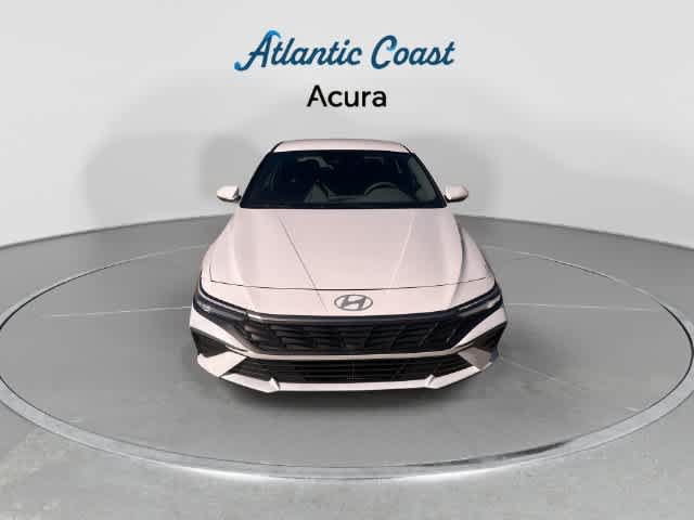 Used 2024 Hyundai Elantra SEL FWD image 3