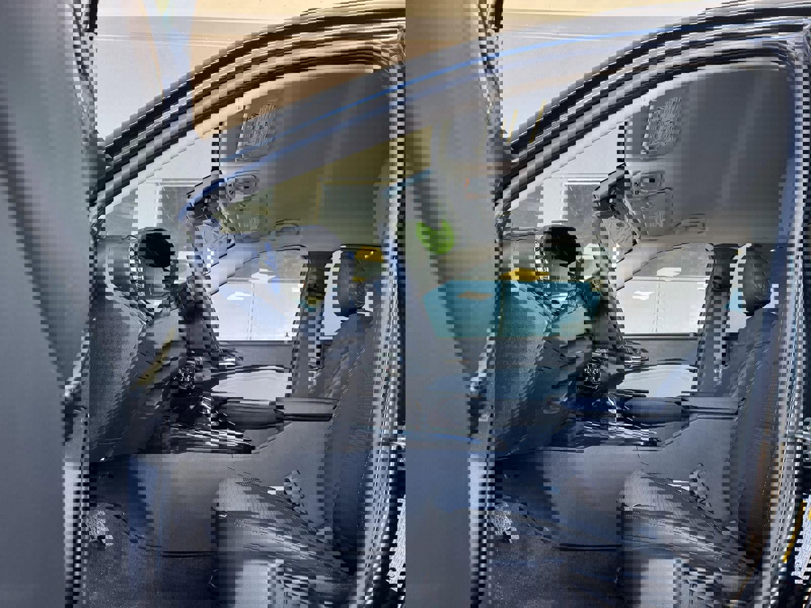 Used 2025 Chevrolet Trax LT w/ LT Convenience Package FWD image 14