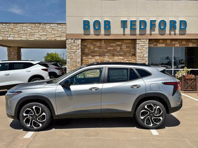 New 2026 Chevrolet Trax RS w/ Driver Confidence Package FWD image 2