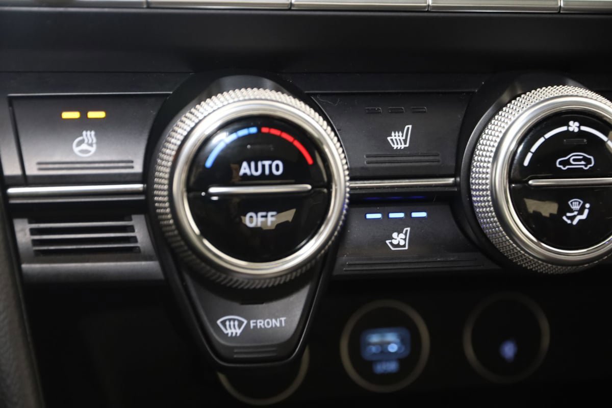 Used 2023 Genesis G70 2.0T w/ Sport Prestige Package AWD/4WD image 8