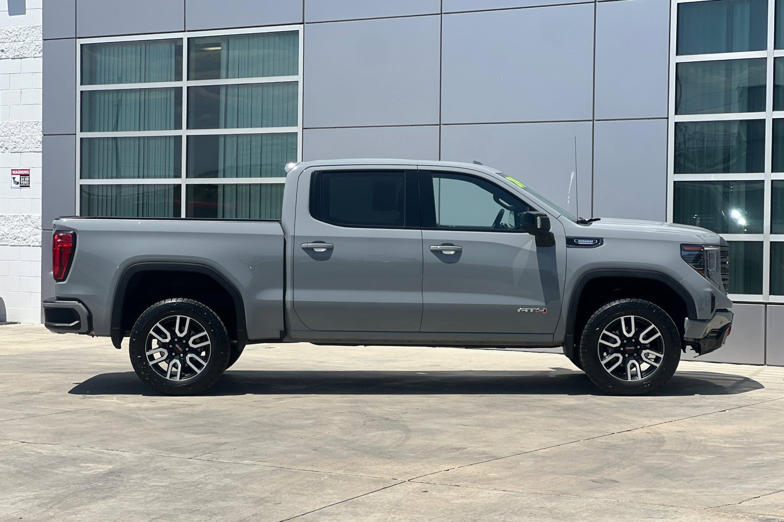 Used 2024 GMC Sierra 1500 AT4 image 3