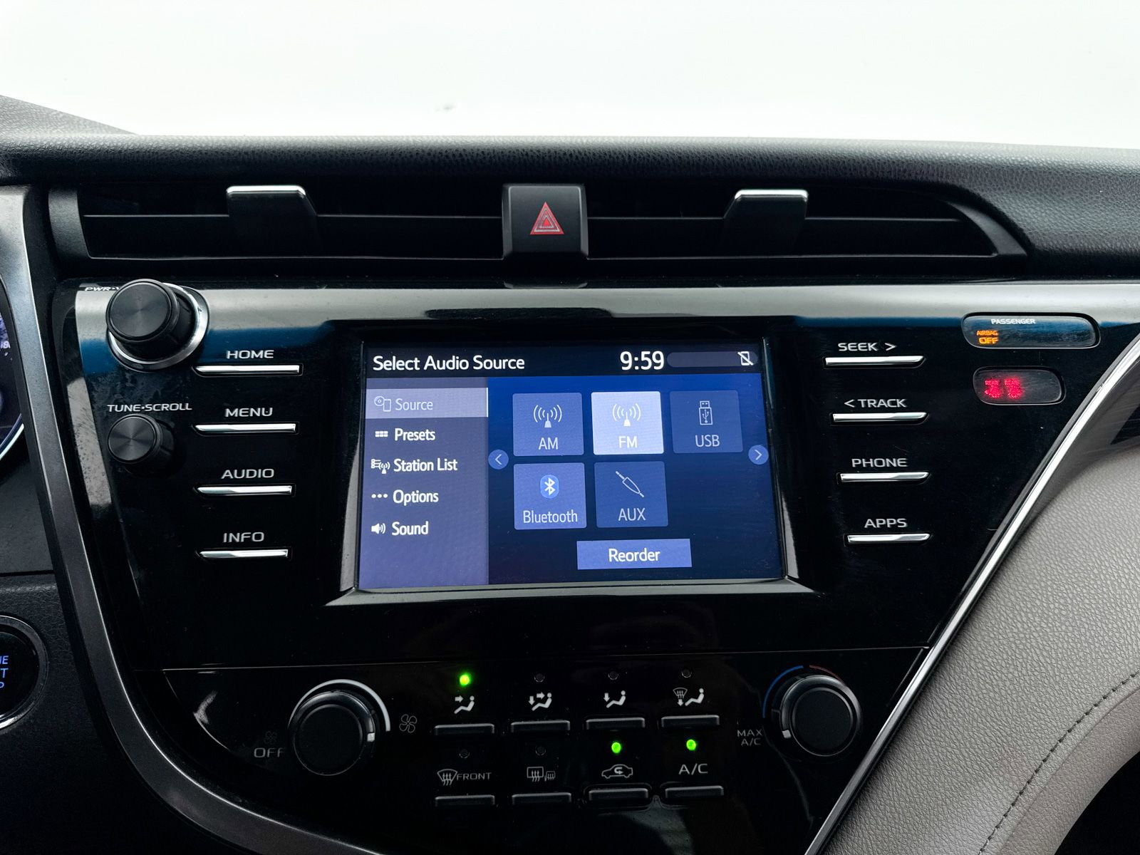 Used 2018 Toyota Camry LE w/ Convenience Package FWD image 19