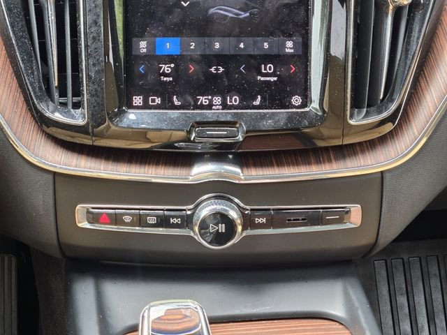 Used 2023 Volvo XC60 B5 Ultimate w/ Protection Package Premier FWD image 20