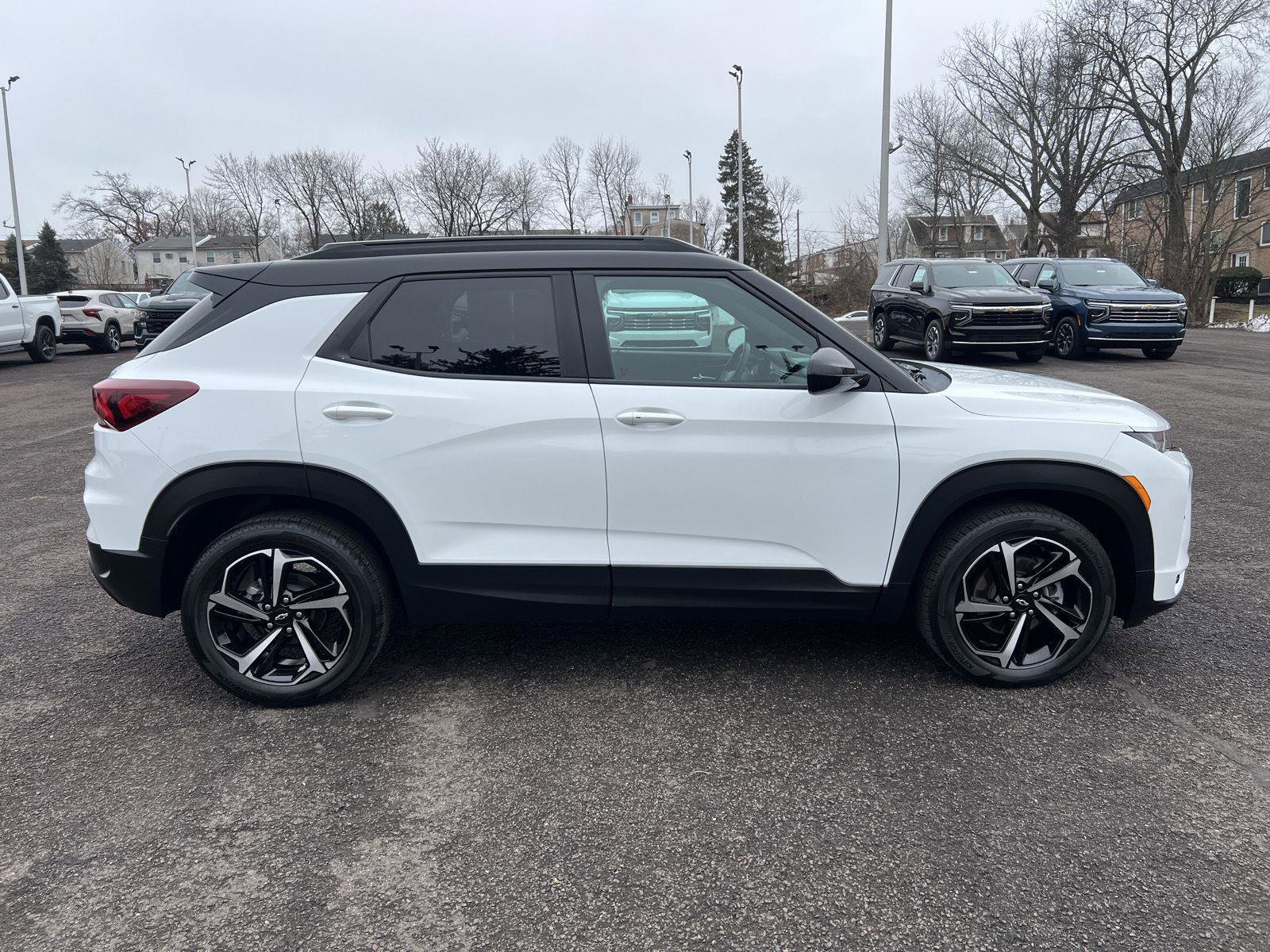 Used 2022 Chevrolet TrailBlazer RS w/ Technology Package FWD image 8
