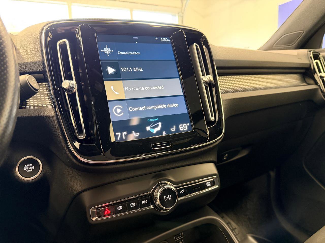 Used 2021 Volvo XC40 T4 R-Design w/ Advanced Package image 39