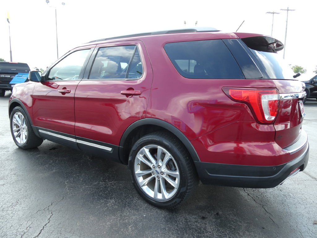 Used 2018 Ford Explorer XLT w/ Equipment Group 202A FWD image 7