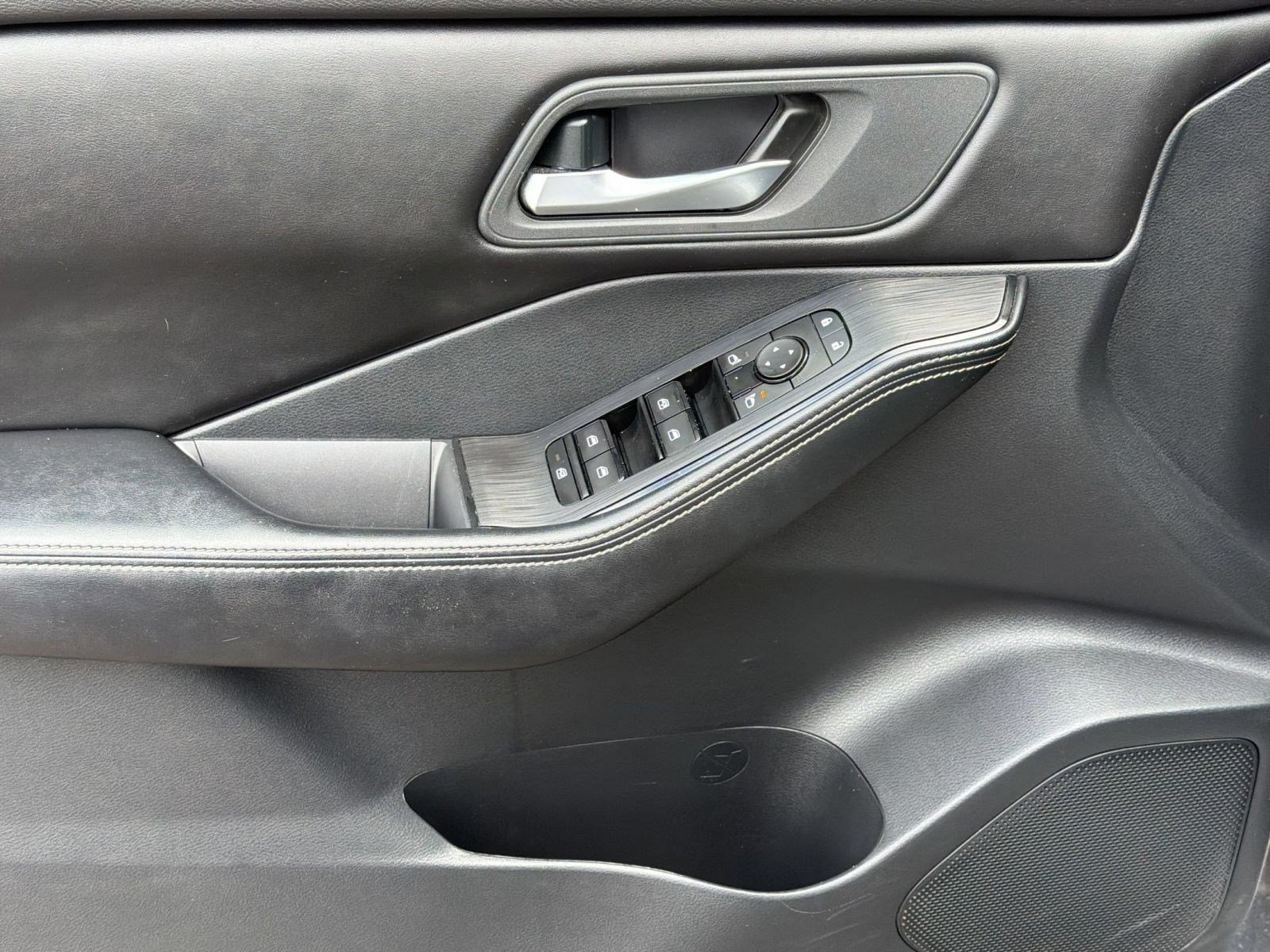 Used 2024 Nissan Rogue SV FWD image 13