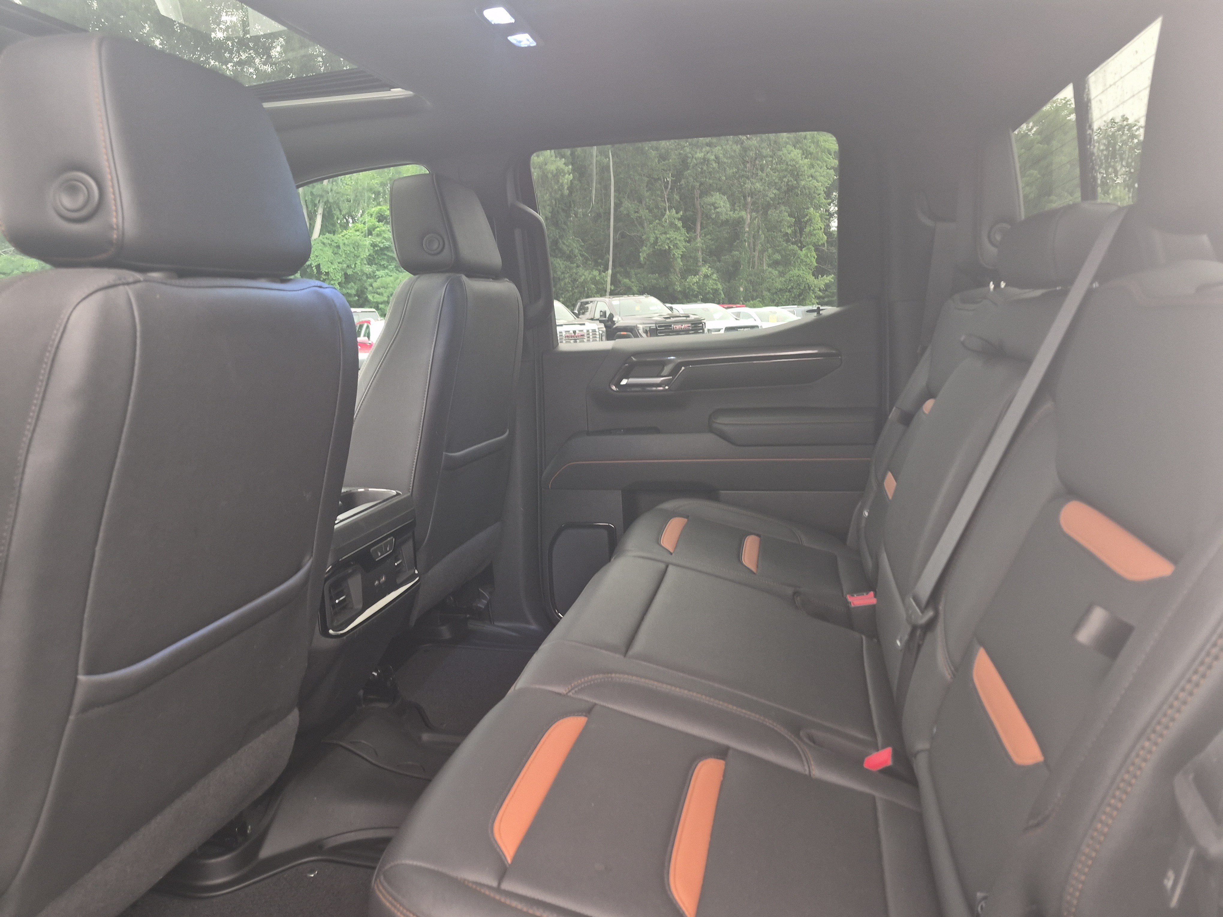 Certified 2023 GMC Sierra 1500 AT4 w/ Technology Package AWD/4WD image 12
