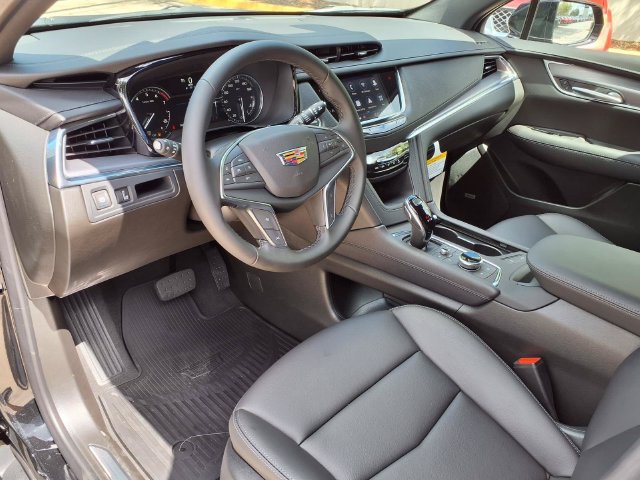 New 2026 Cadillac XT5 Luxury AWD/4WD image 12
