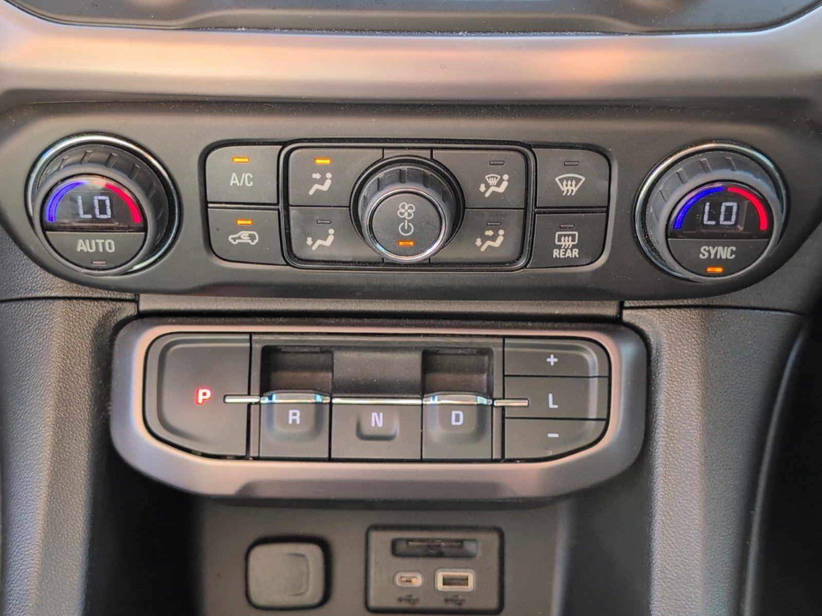 Used 2022 GMC Acadia AT4 w/ Technology Package AWD/4WD image 25