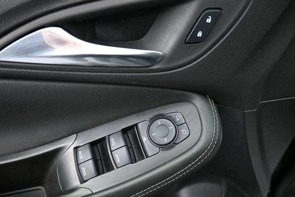 Used 2025 Buick Encore GX Preferred AWD/4WD image 25