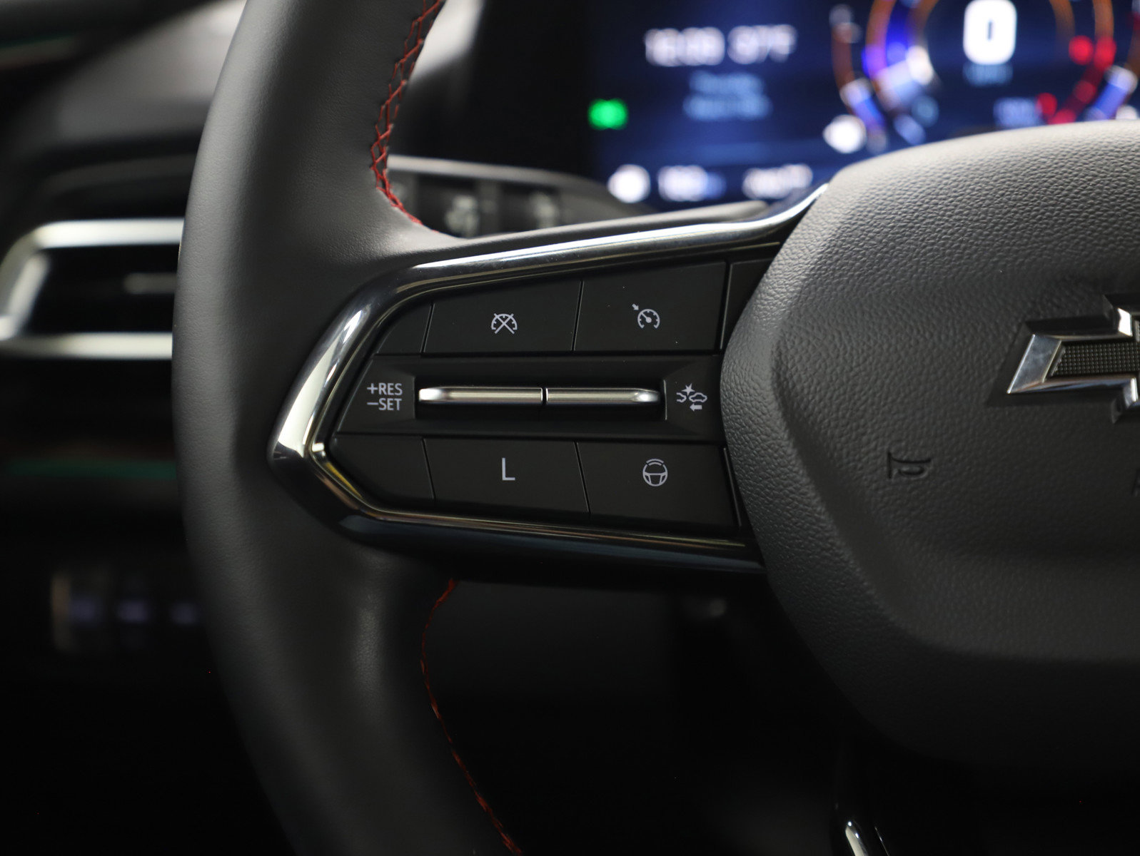 Used 2024 Chevrolet Traverse RS image 28