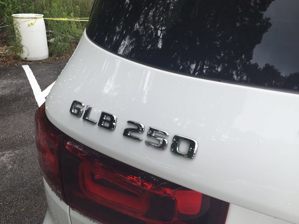 Certified 2023 Mercedes-Benz GLB 250 4MATIC w/ Premium Package image 15