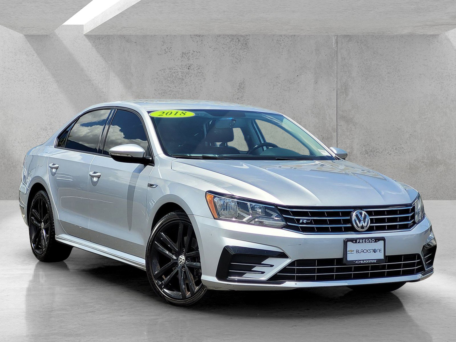Used 2018 Volkswagen Passat 2.0T S FWD image 1