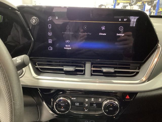 Used 2025 Chevrolet Trax LT FWD image 8