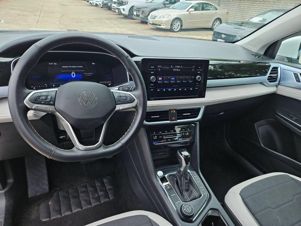 Used 2025 Volkswagen Taos SE AWD/4WD image 16