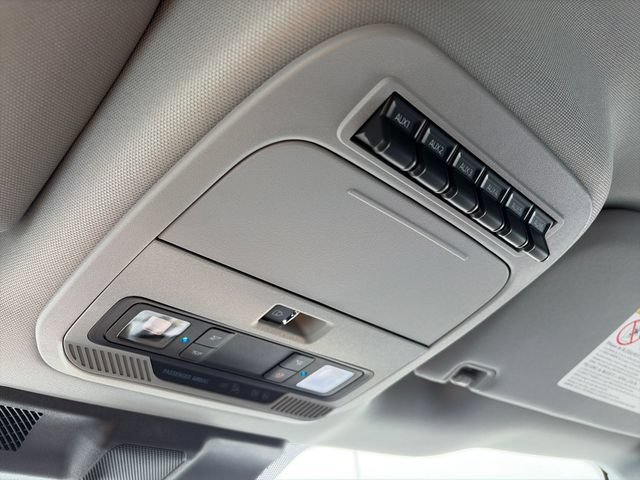 New 2026 Ford F550 4x4 Crew Cab image 25