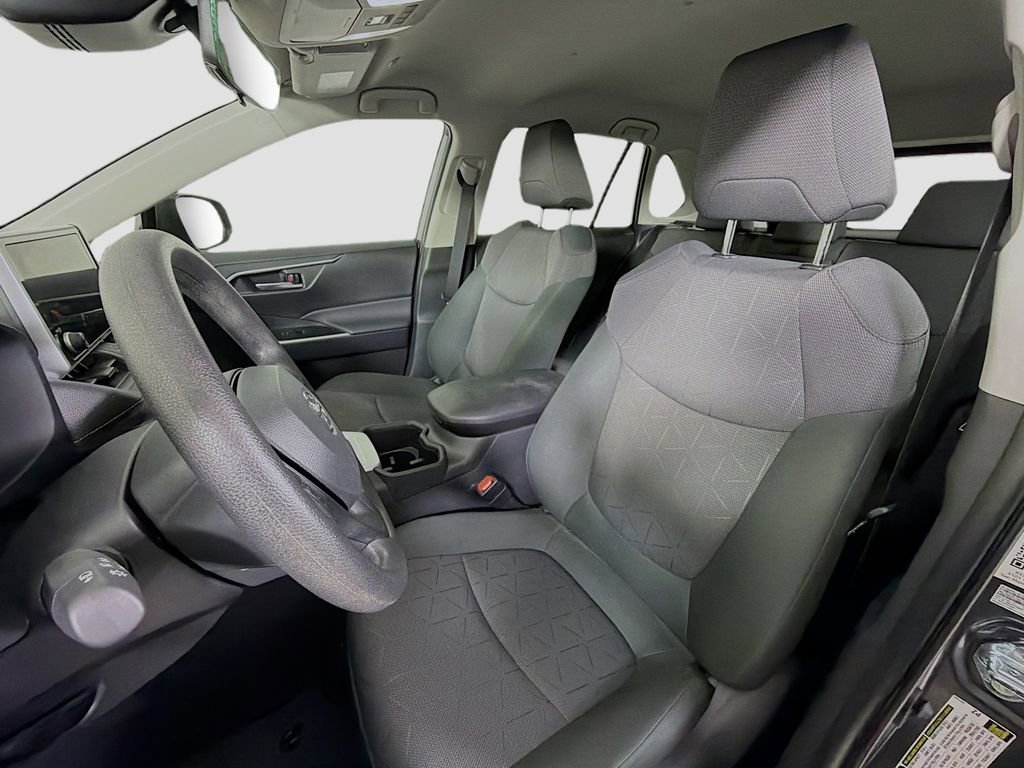 Used 2025 Toyota RAV4 XLE image 13