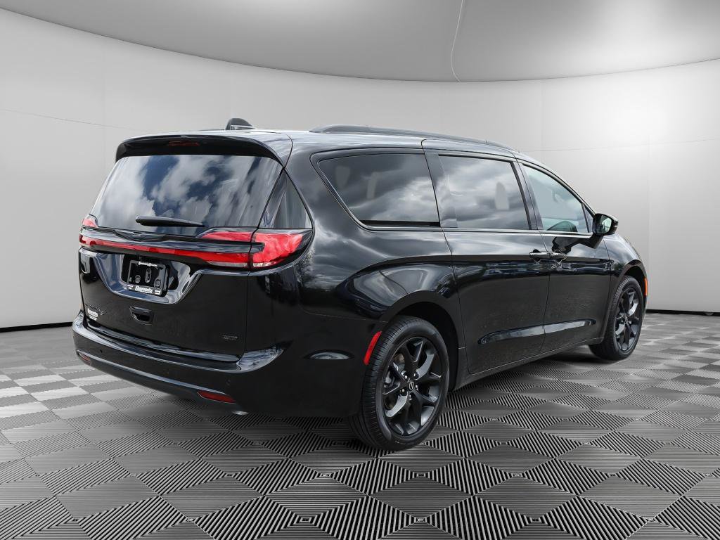 New 2026 Chrysler Pacifica Select w/ S Appearance Package AWD/4WD image 7