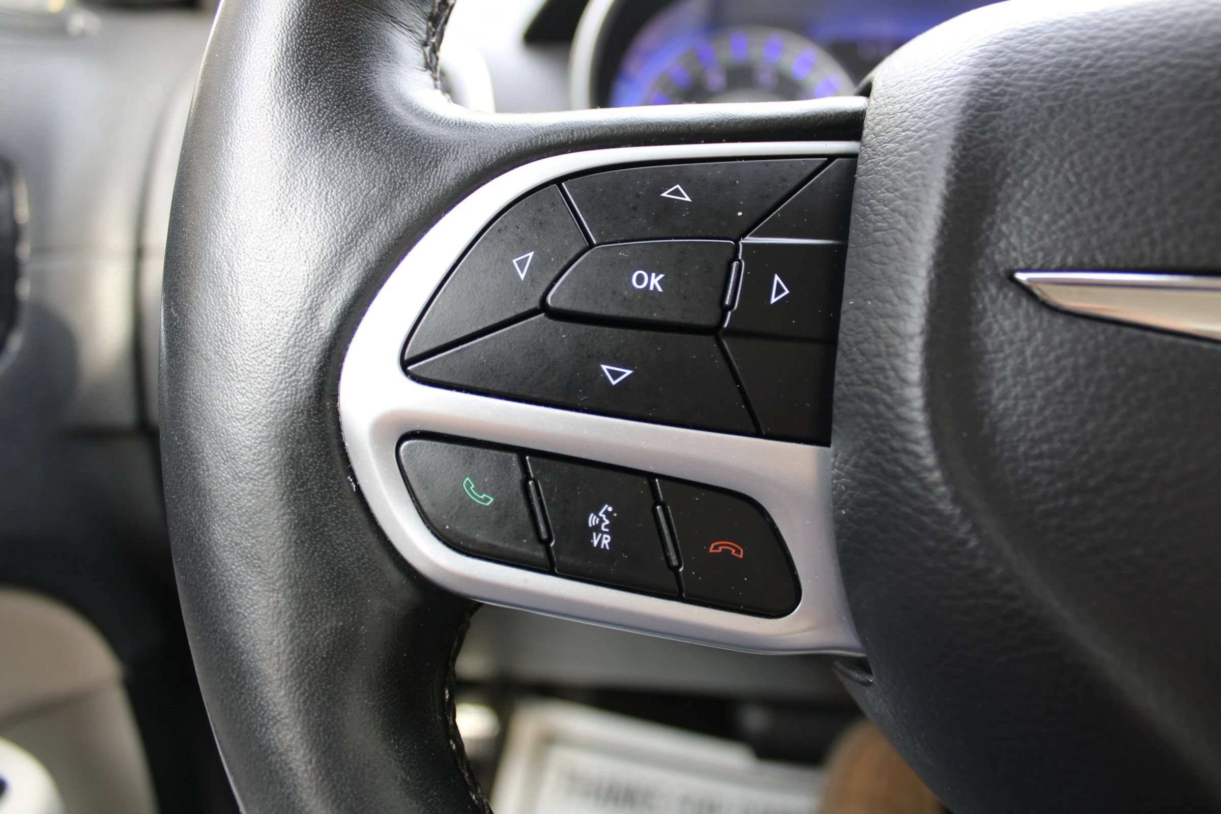Used 2018 Chrysler 300 Limited RWD image 14