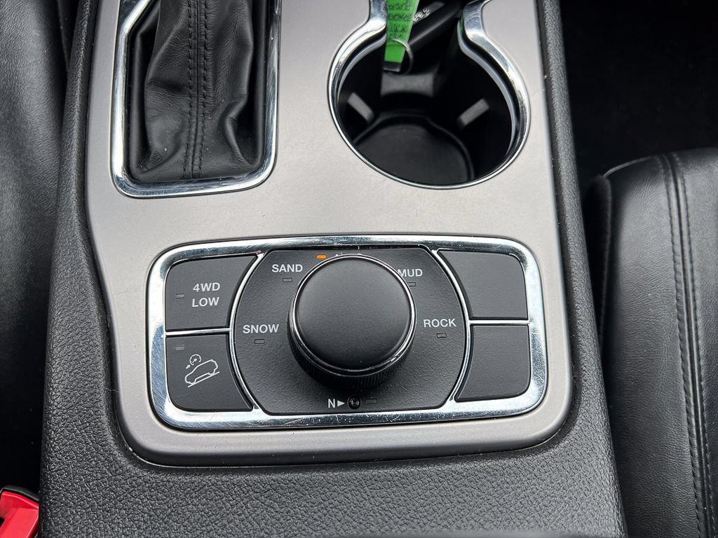 Used 2021 Jeep Grand Cherokee Limited AWD/4WD image 26