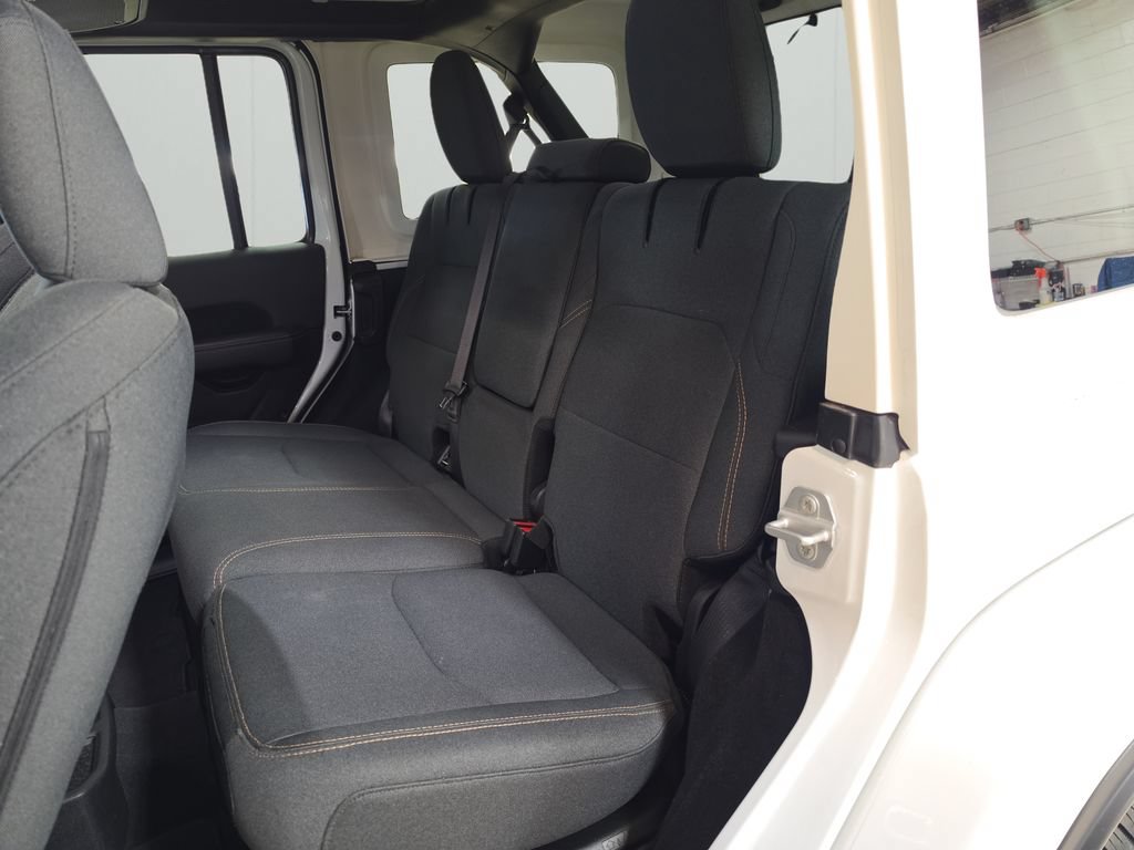 Certified 2025 Jeep Wrangler Unlimited Sahara w/ Safety Group AWD/4WD image 15