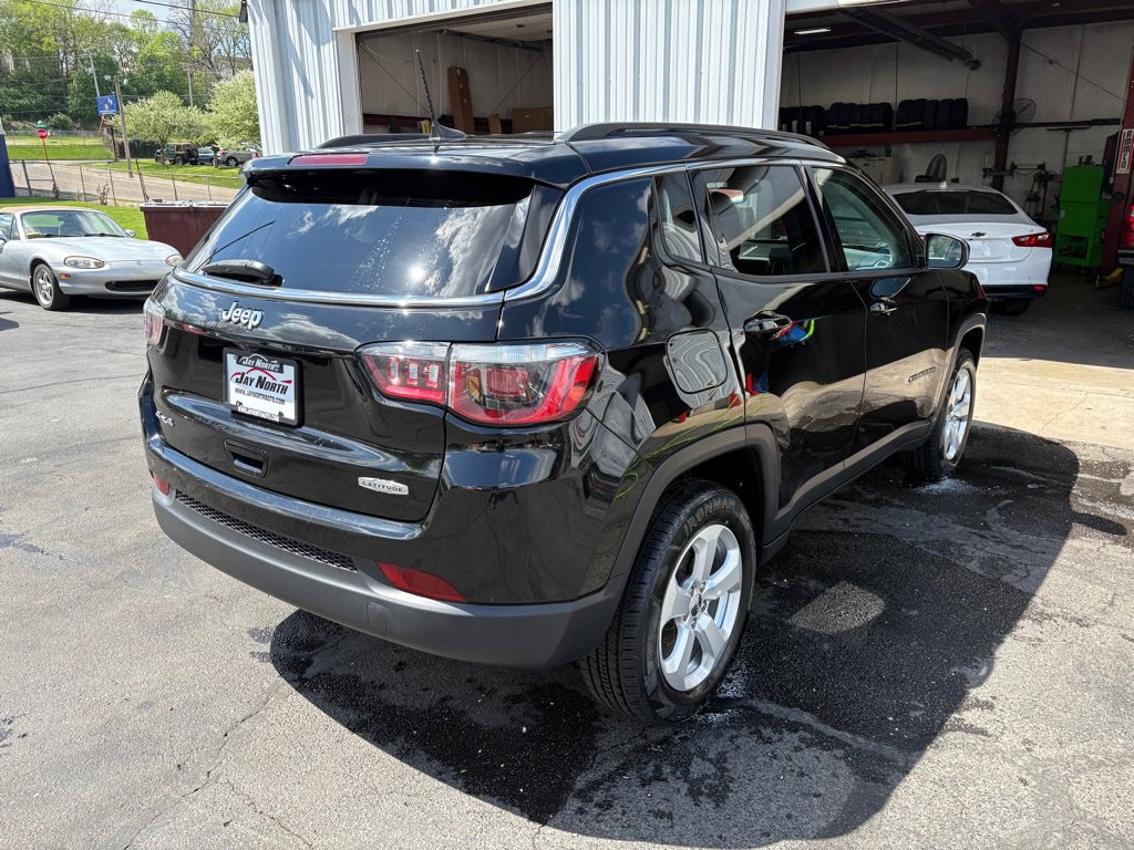 Used 2019 Jeep Compass Latitude image 3