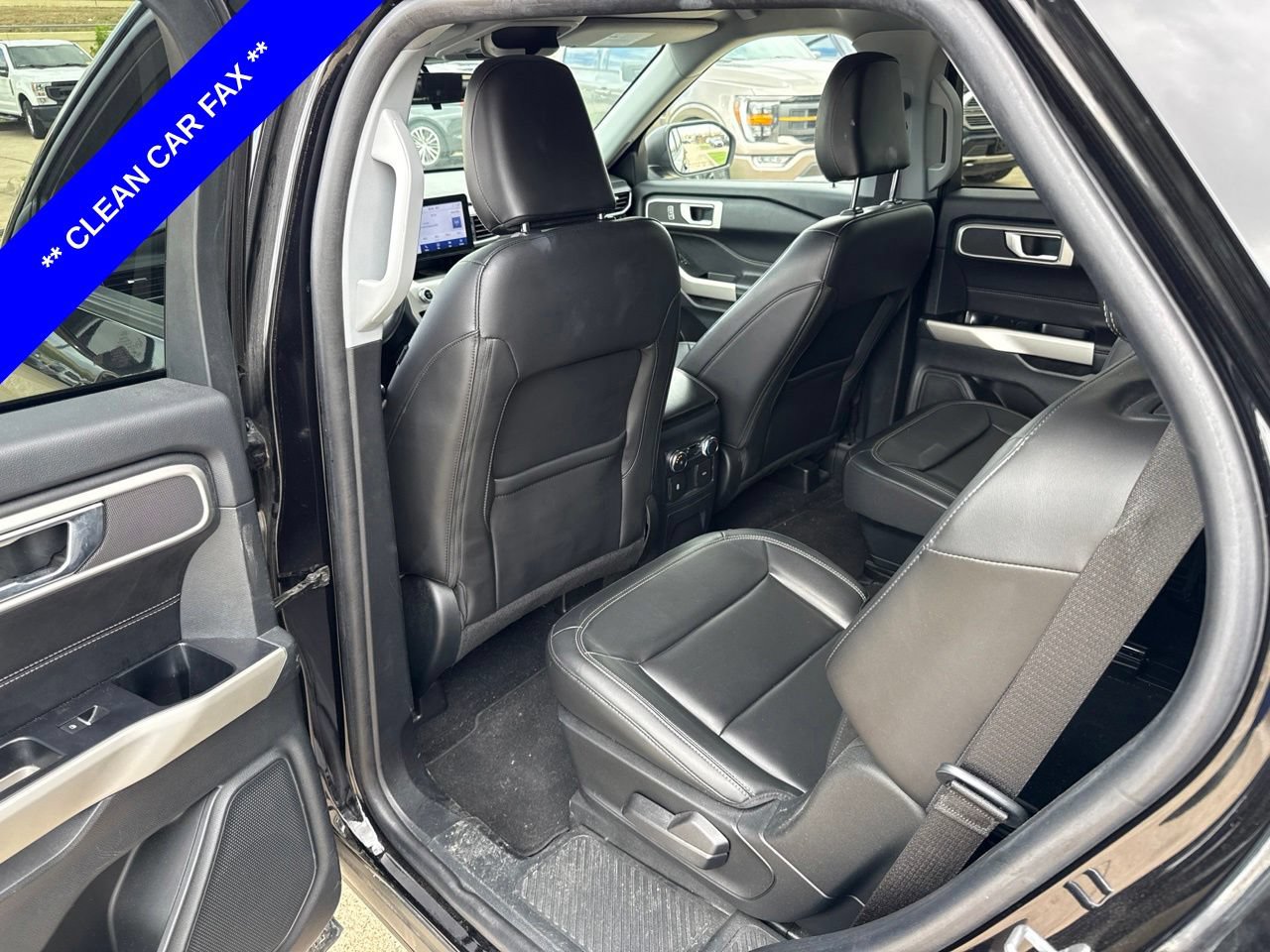Used 2022 Ford Explorer XLT w/ Equipment Group 202A RWD image 8