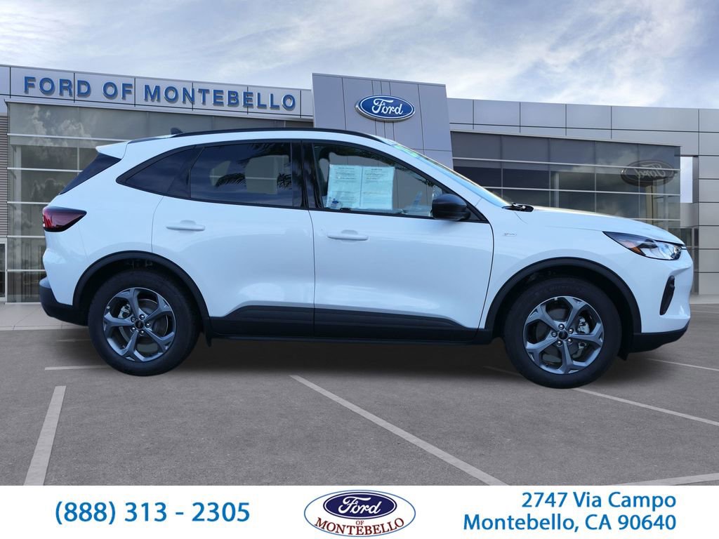 Used 2025 Ford Escape ST-Line w/ Equipment Group 301A image 2