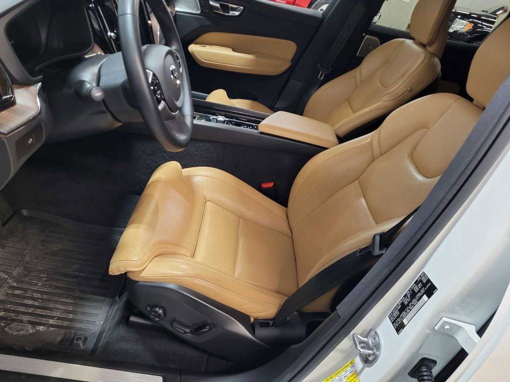 Used 2023 Volvo XC60 B6 Ultimate image 6