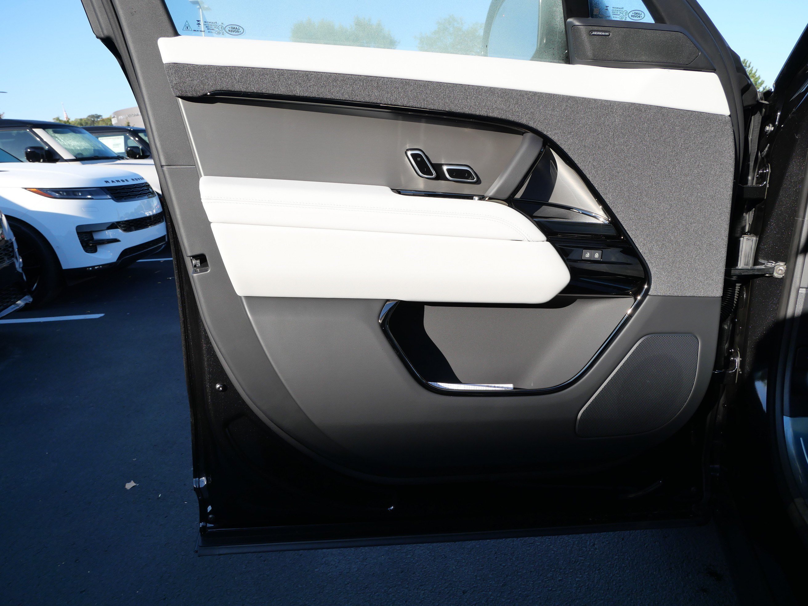 New 2027 Land Rover Range Rover Sport SE AWD/4WD image 4