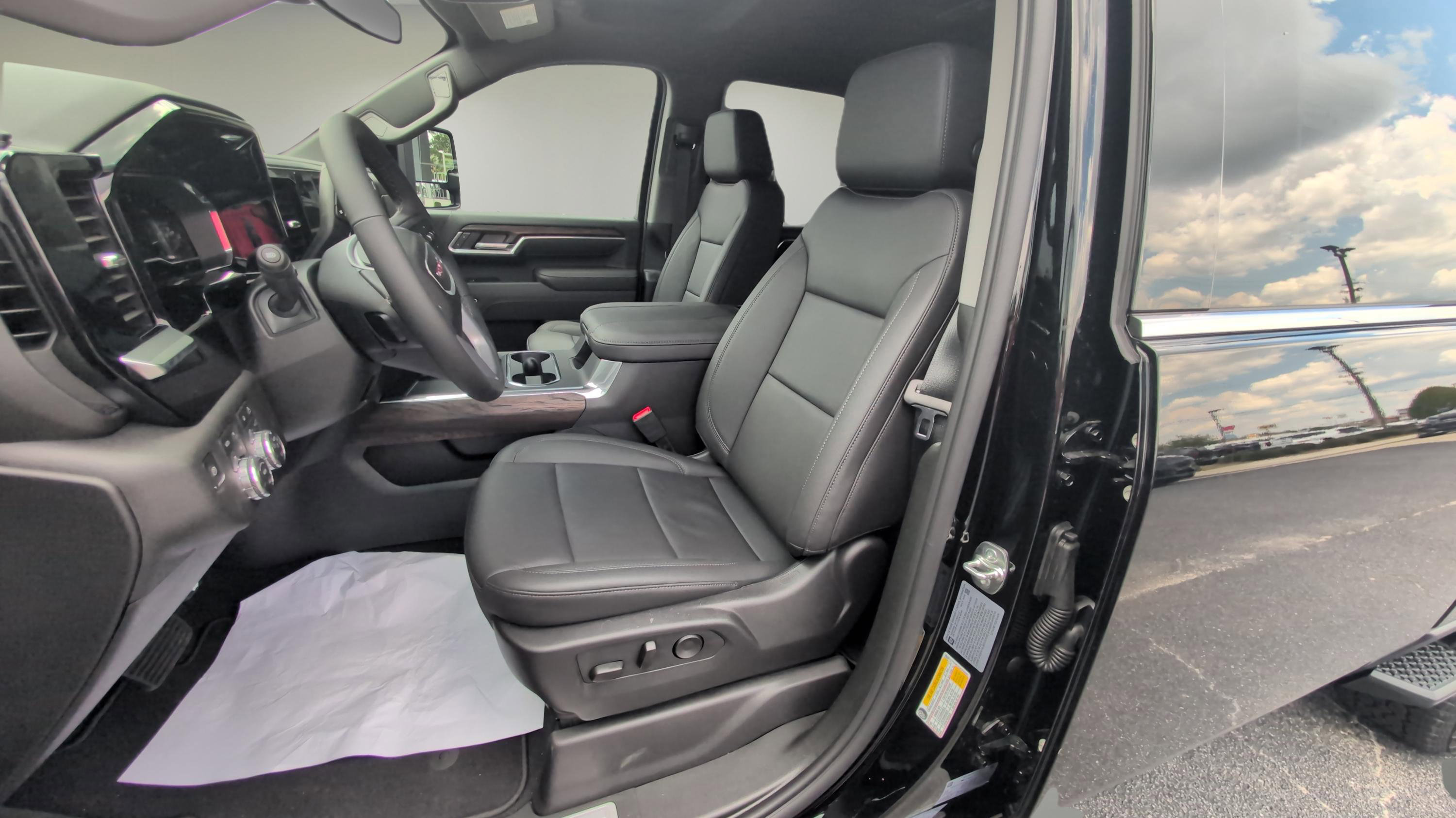 New 2025 GMC Sierra 2500 SLT w/ SLT Convenience Package image 20