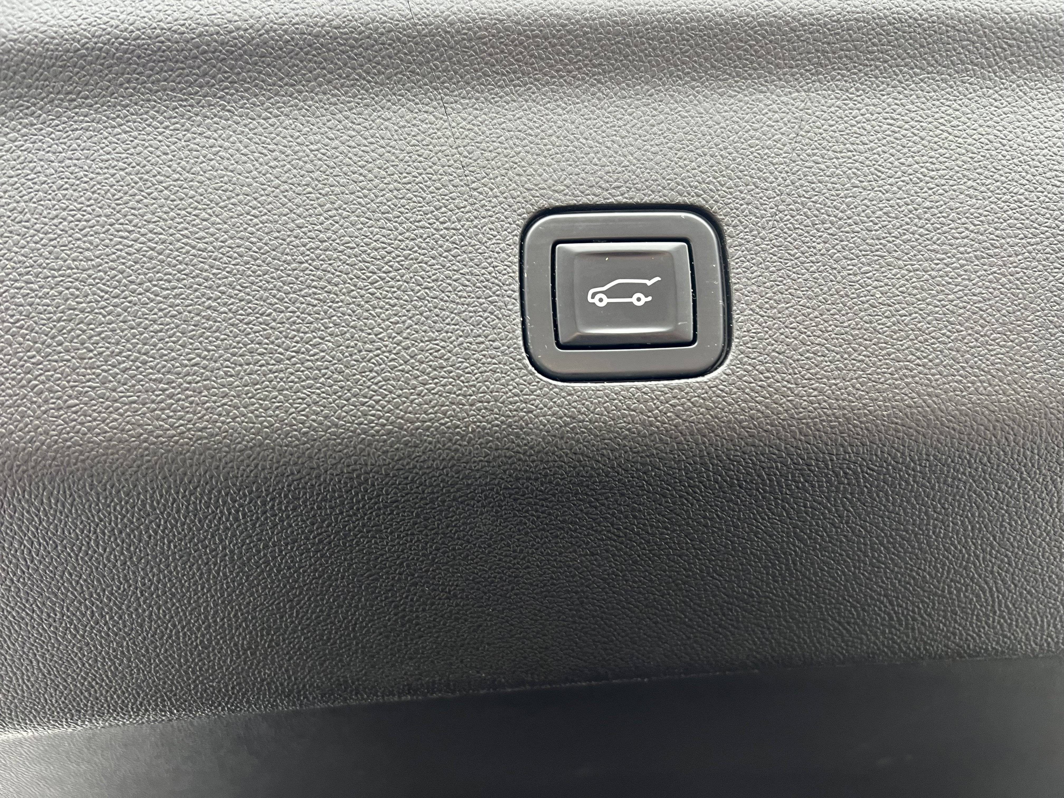 Certified 2023 Chevrolet Suburban RST image 12