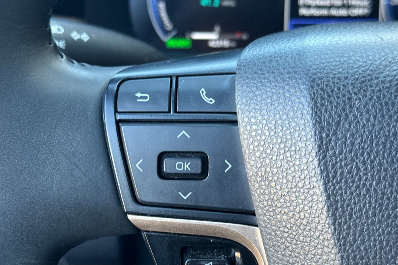 Used 2023 Toyota Crown XLE image 30