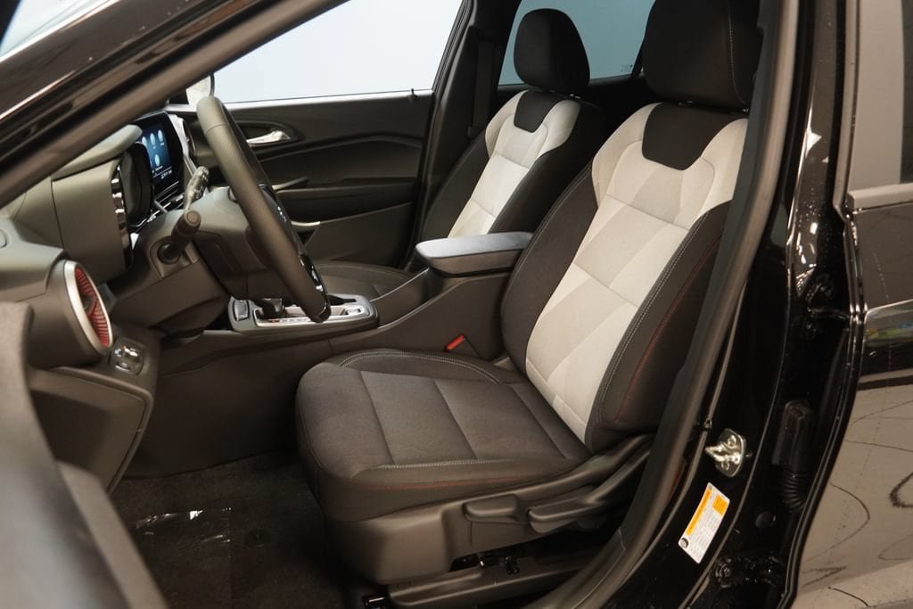 New 2026 Chevrolet Trax RS w/ Driver Confidence Package FWD image 3