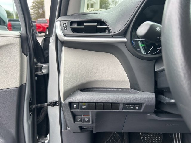 Used 2024 Toyota Sienna XLE image 27