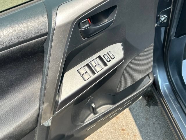 Used 2018 Toyota RAV4 LE w/ All Weather Liner Package AWD/4WD image 20