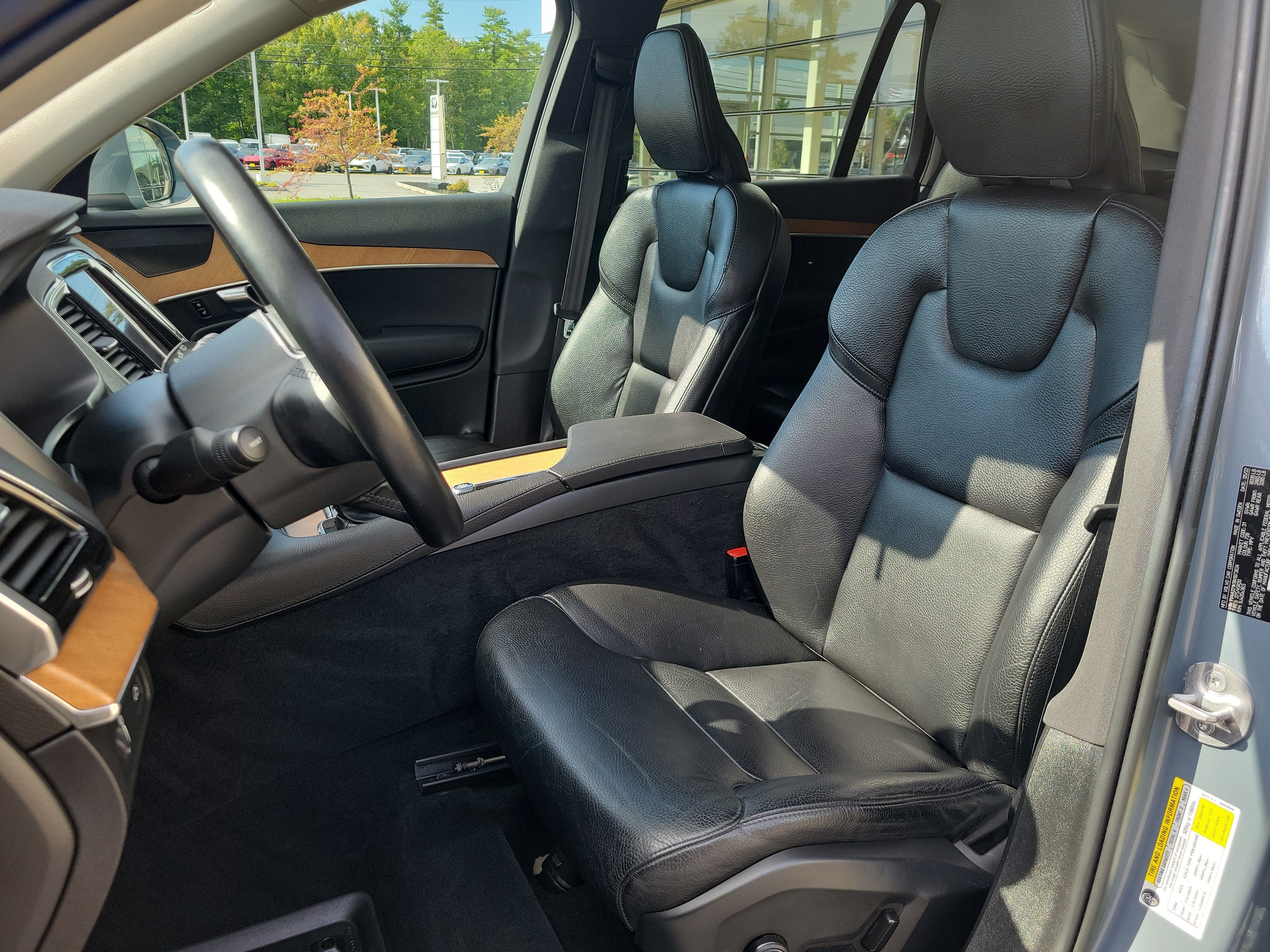 Used 2022 Volvo XC90 T6 Momentum w/ Advanced Package AWD/4WD image 4