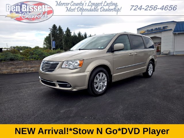 Used 2014 Chrysler Town & Country Touring FWD image 1