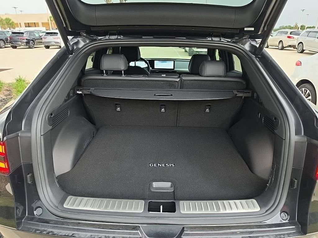Used 2025 Genesis GV60 RWD image 11