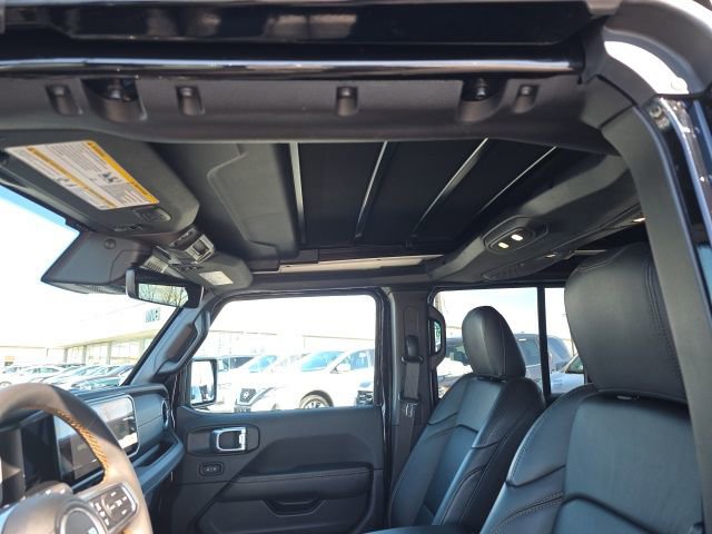 Used 2025 Jeep Wrangler Unlimited Sahara w/ Safety Group image 12