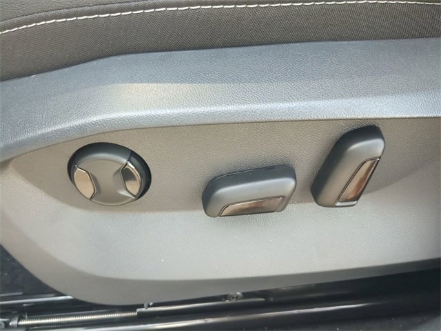 Certified 2025 Volkswagen Taos SE image 19