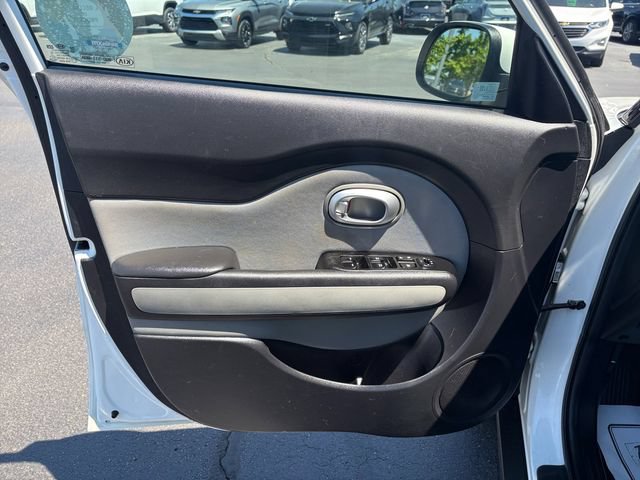 Used 2016 Kia Soul + FWD image 17