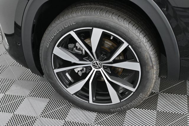 New 2025 Volkswagen Atlas SEL Premium R-Line image 5