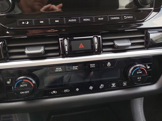 Used 2025 Nissan Pathfinder SL AWD/4WD image 15
