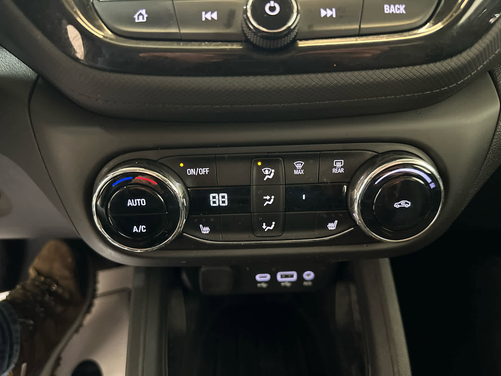 Certified 2023 Chevrolet TrailBlazer LT w/ Convenience Package AWD/4WD image 17